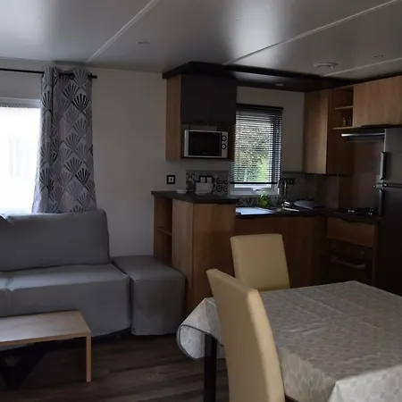 Camping Des Joyeux Campeurs