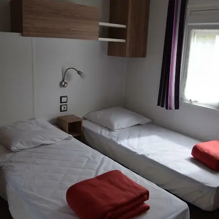 Campsite Camping Des Joyeux Campeurs *